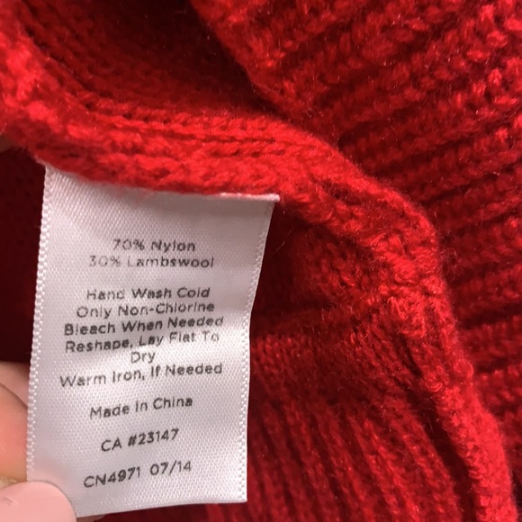 Red cardigan (Lamb’s Wool) - Picture 4 of 4